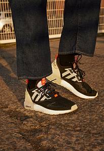 Фото № 2 с приближением к товару «‎Adidas ZX 2K Boost »