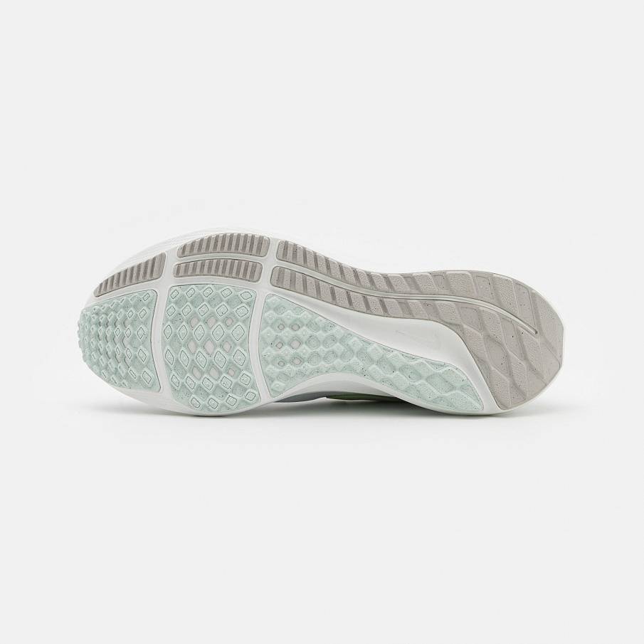 Фото № 5 с приближением к товару «‎Nike Air Zoom Pegasus 39»