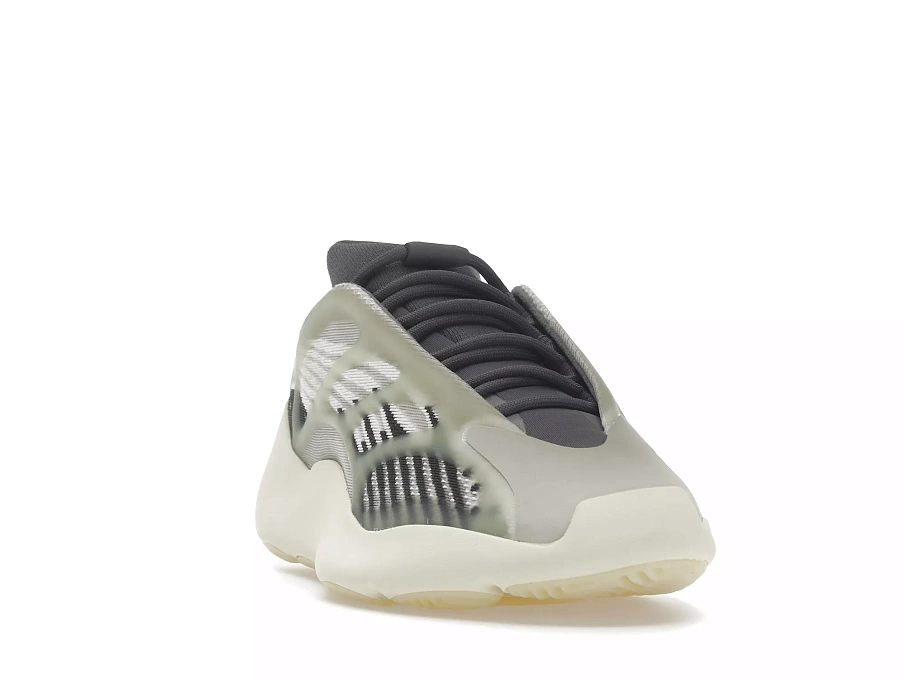 Фото № 3 с приближением к товару «‎adidas Yeezy 700 V3 Fade Salt»