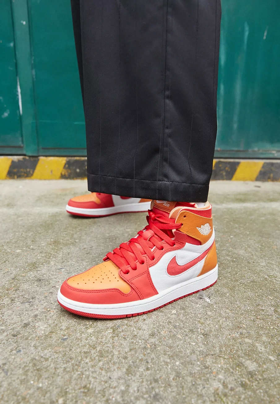 Фото № 4 с приближением к товару «‎W AIR JORDAN 1 ZOOM AIR CMFT»