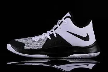 Nike Air Versitile Iii - 3
