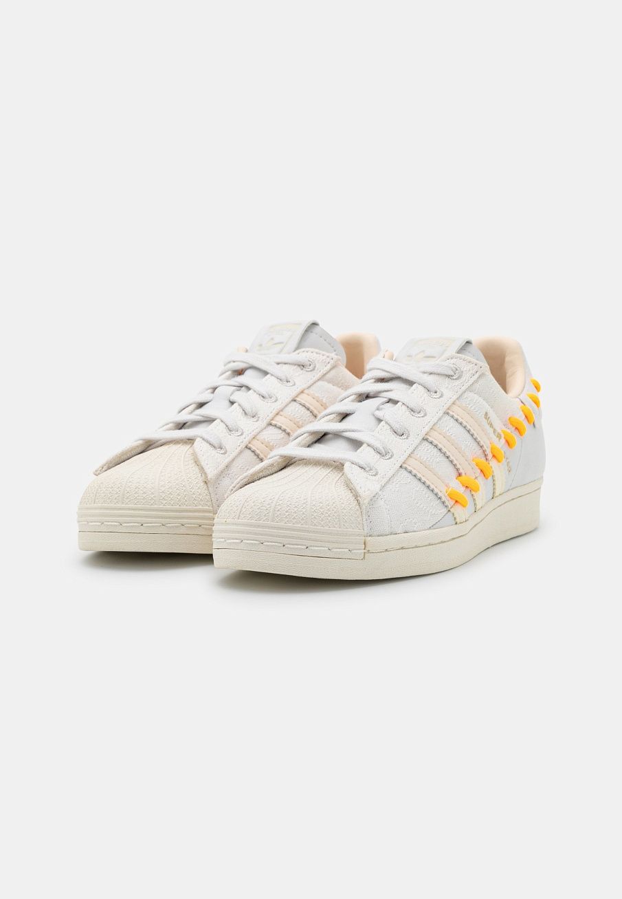 Фото № 3 с приближением к товару «‎Adidas Superstar »