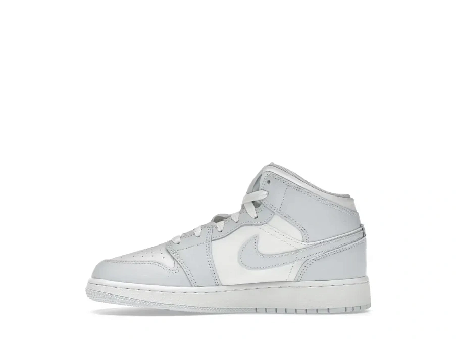 Фото № 3 с приближением к товару «‎Jordan 1 Mid»