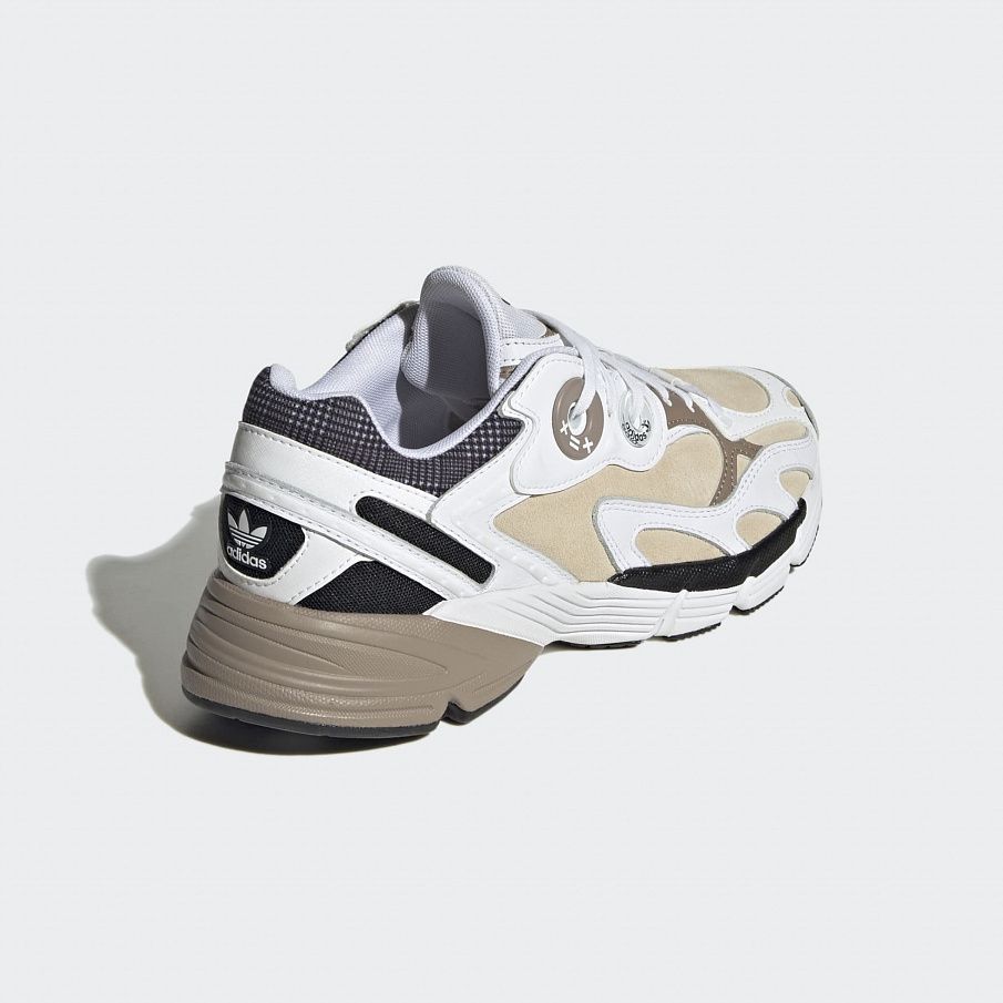 Фото № 4 с приближением к товару «‎Adidas Astir W »