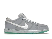 Фото № 1 с приближением к товару «‎Nike SB Dunk Low Marty McFly»