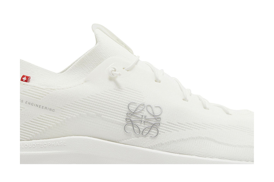 Фото № 3 с приближением к товару «‎Loewe x ON Cloudtilt All White»