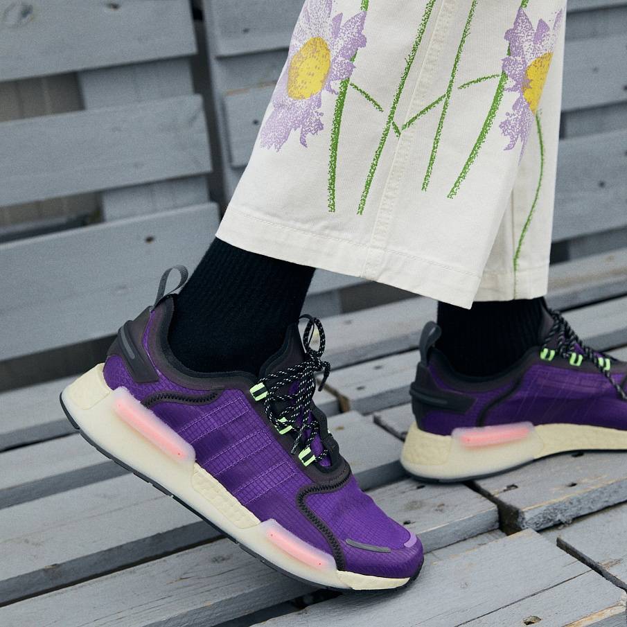 Фото № 3 с приближением к товару «‎Adidas Nmd_r1 V3 »