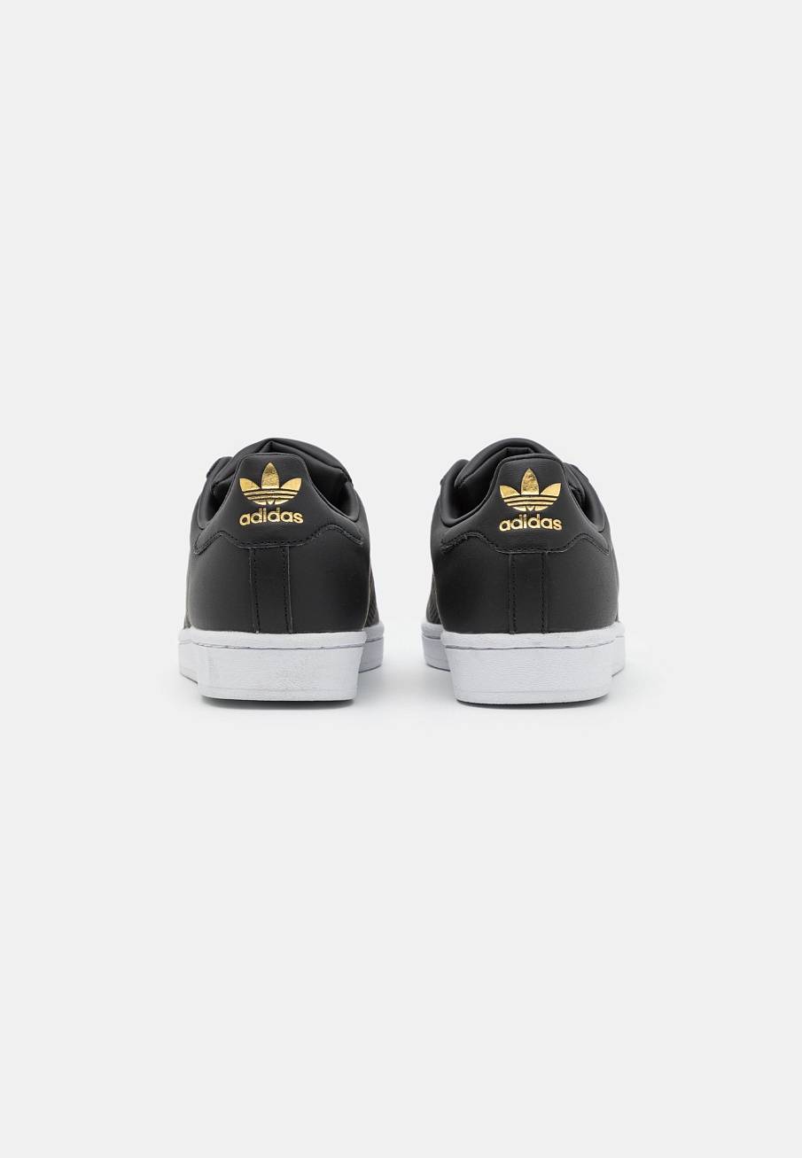 Фото № 3 с приближением к товару «‎Adidas Superstar »