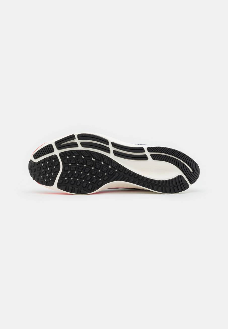 Фото № 5 с приближением к товару «‎Nike Air Zoom Pegasus 38»