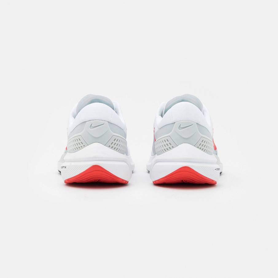 Фото № 3 с приближением к товару «‎Nike Air Zoom Vomero 15»