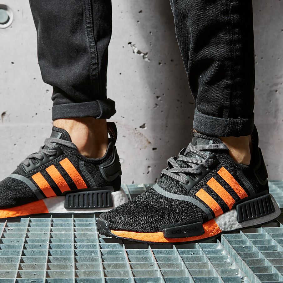 Фото № 2 с приближением к товару «‎Adidas Nmd_r1»