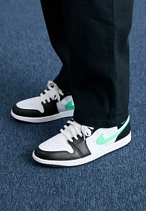 Фото № 1 с приближением к товару «‎AIR JORDAN 1 MID»