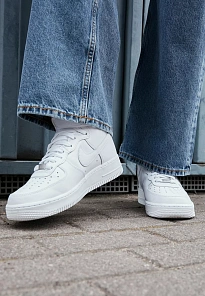 Фото № 3 с приближением к товару «‎WMNS AIR FORCE 1 HI REC»