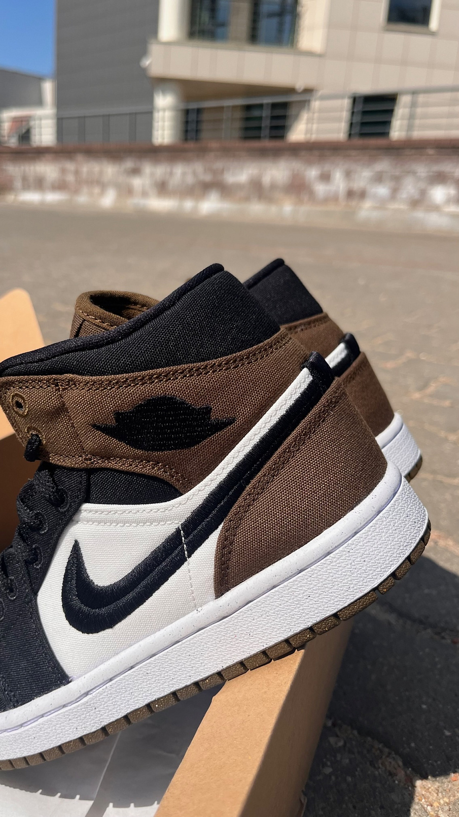 Фото № 4 с приближением к товару «‎Air Jordan 1 Mid SE»