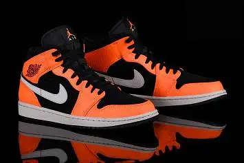Nike Air Jordan 1 Retro  - 3