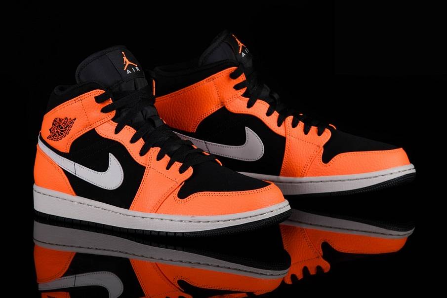 Фото № 3 с приближением к товару «‎Nike Air Jordan 1 Retro »