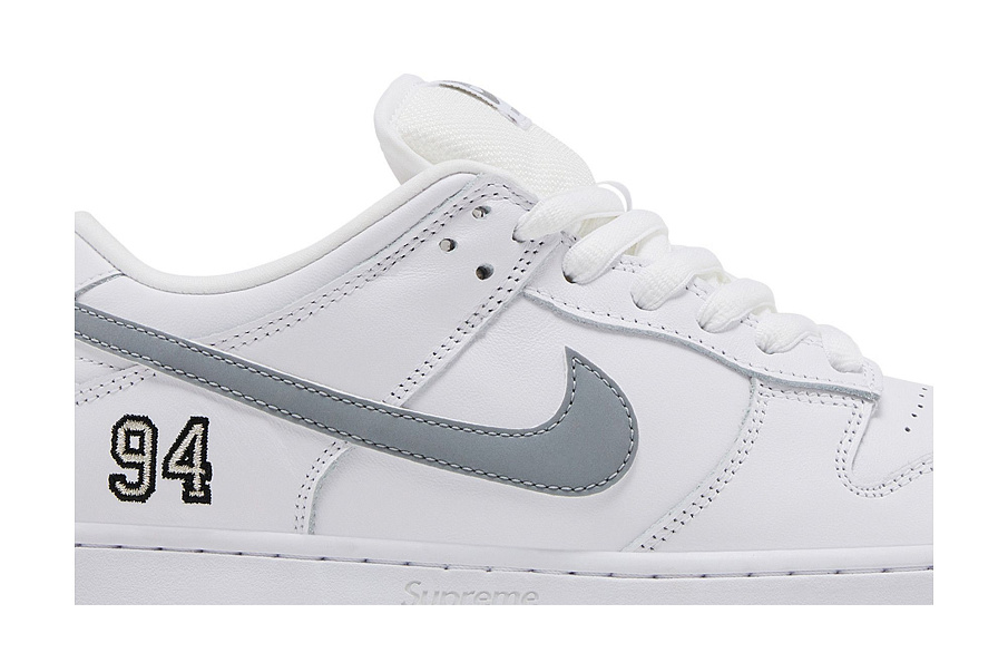 Фото № 3 с приближением к товару «‎Supreme x Nike Dunk Low SB White Metallic Silver»