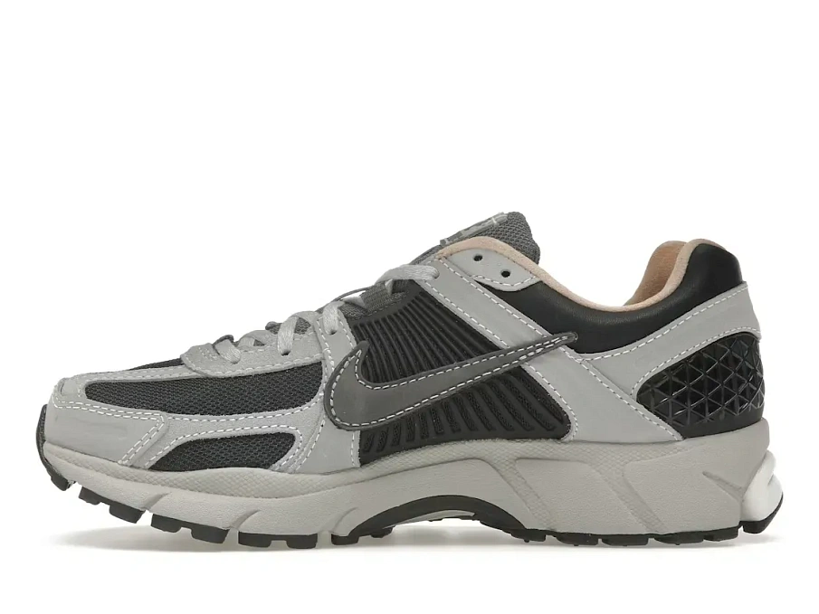 Фото № 3 с приближением к товару «‎Nike Zoom Vomero 5»