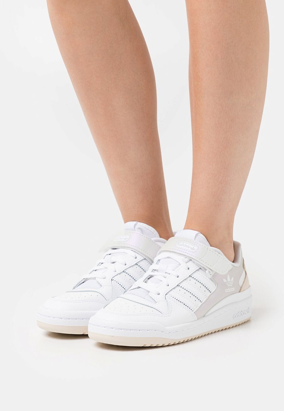 Фото № 2 с приближением к товару «‎Adidas Forum »