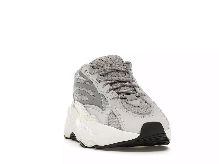 Фото № 2 с приближением к товару «‎adidas Yeezy Boost 700 V2 Static (2018/2022)»