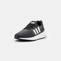 Фото № 2 с приближением к товару «‎Adidas »