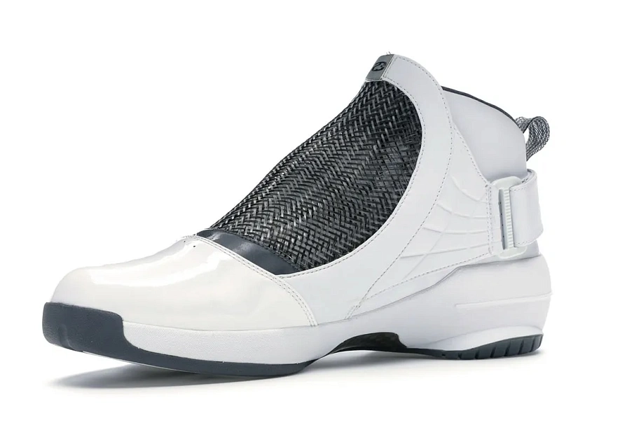 Фото № 3 с приближением к товару «‎Jordan 19 OG Chrome»