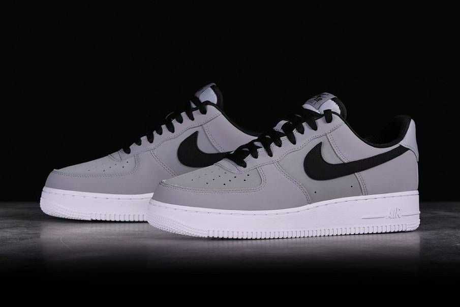 Фото № 1 с приближением к товару «‎Nike Air Force 1 ’07 »