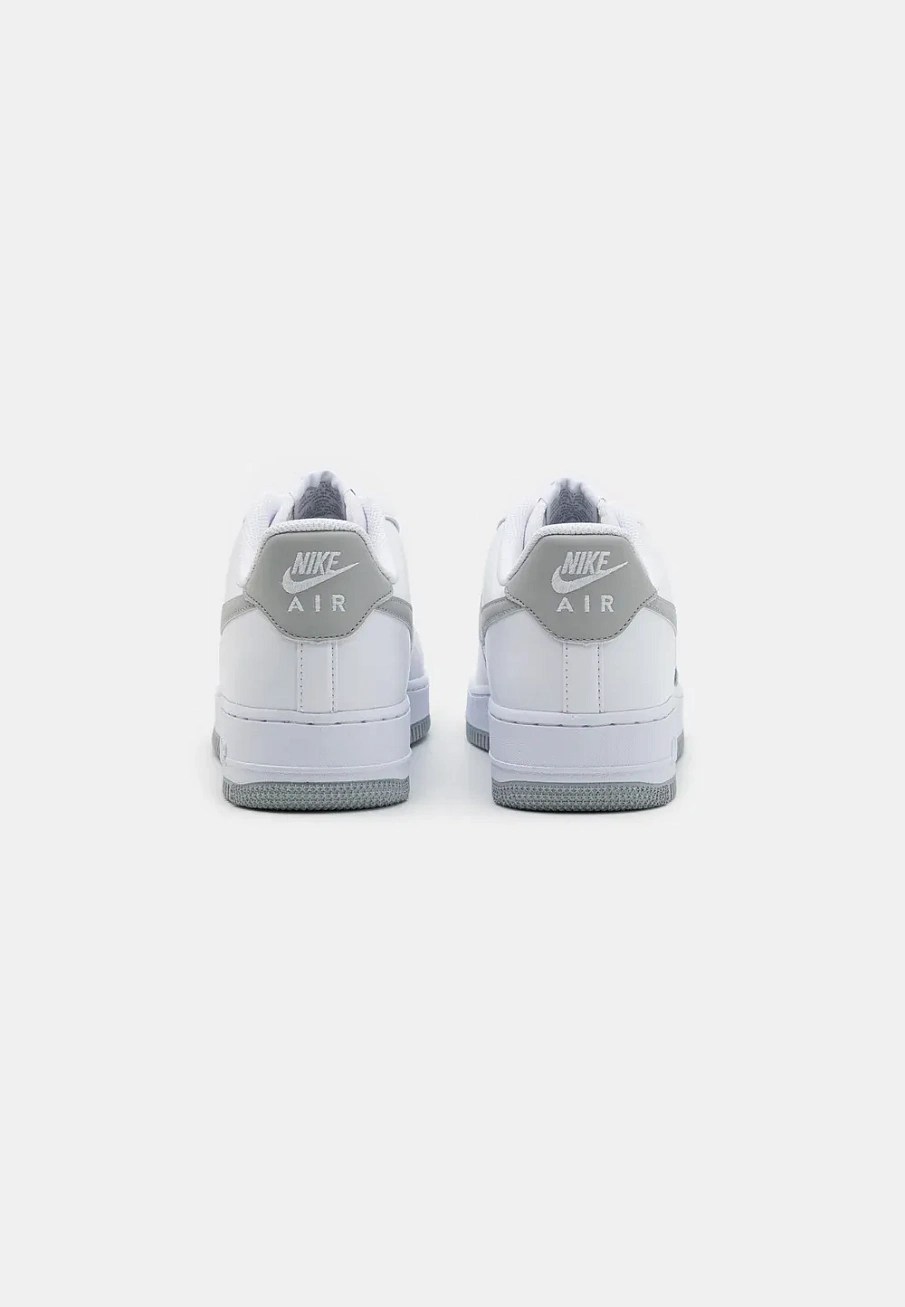 Фото № 3 с приближением к товару «‎AIR FORCE 1 '07»