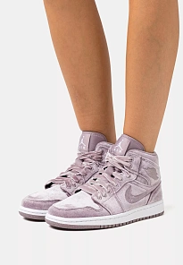 Фото № 3 с приближением к товару «‎WMNS AIR JORDAN 1 MID SE EDGE»