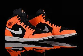 Nike Air Jordan 1 Retro  - 4