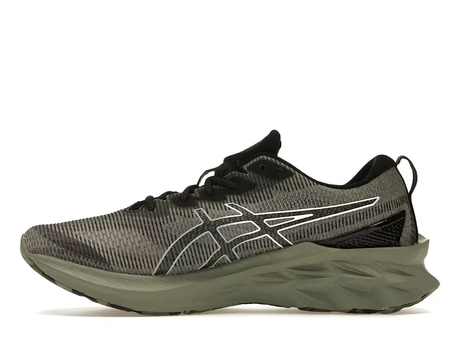 Фото № 3 с приближением к товару «‎ASICS Novablast 2»
