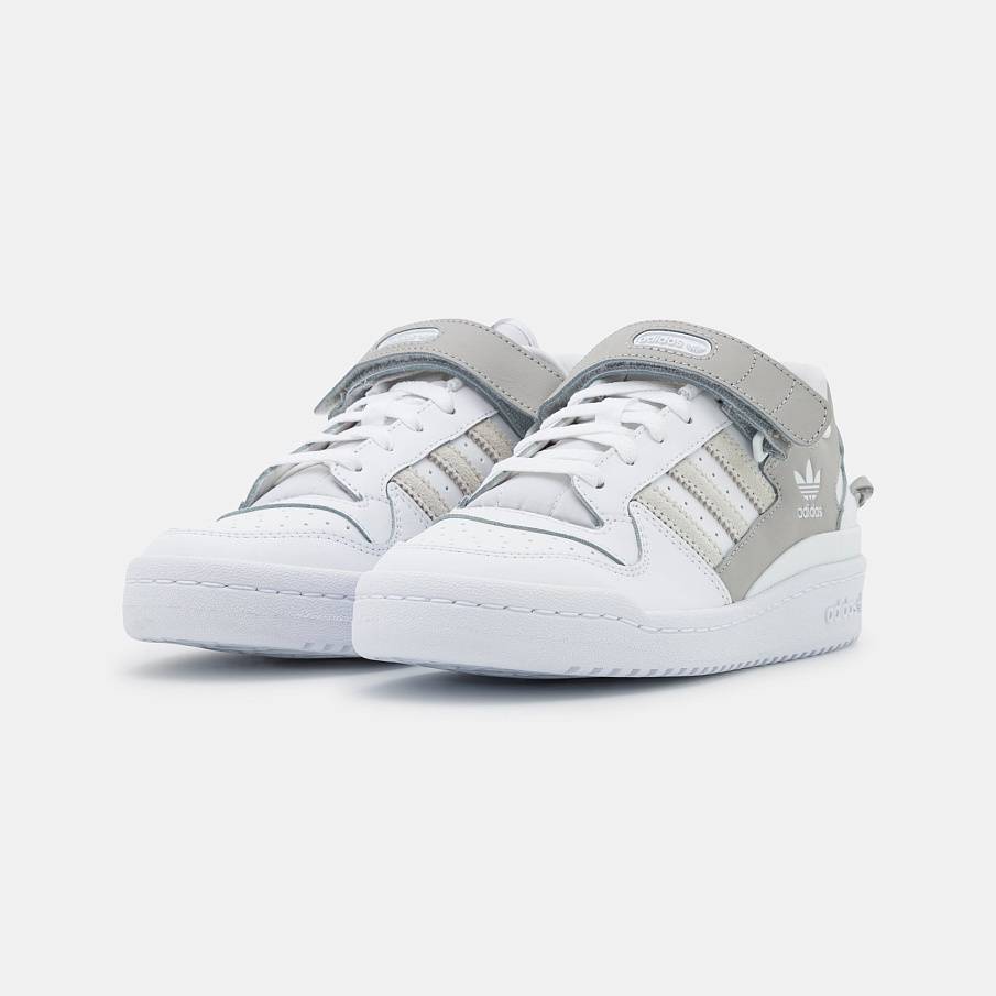 Фото № 3 с приближением к товару «‎Adidas Forum »