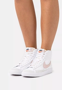 Фото № 1 с приближением к товару «‎BLAZER MID 77»