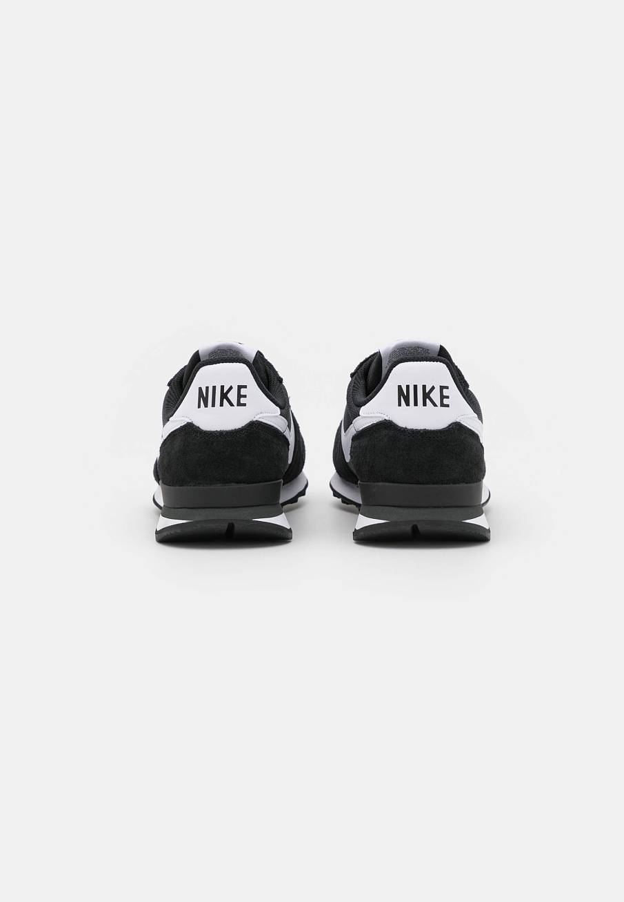 Фото № 3 с приближением к товару «‎Nike Internationalist »
