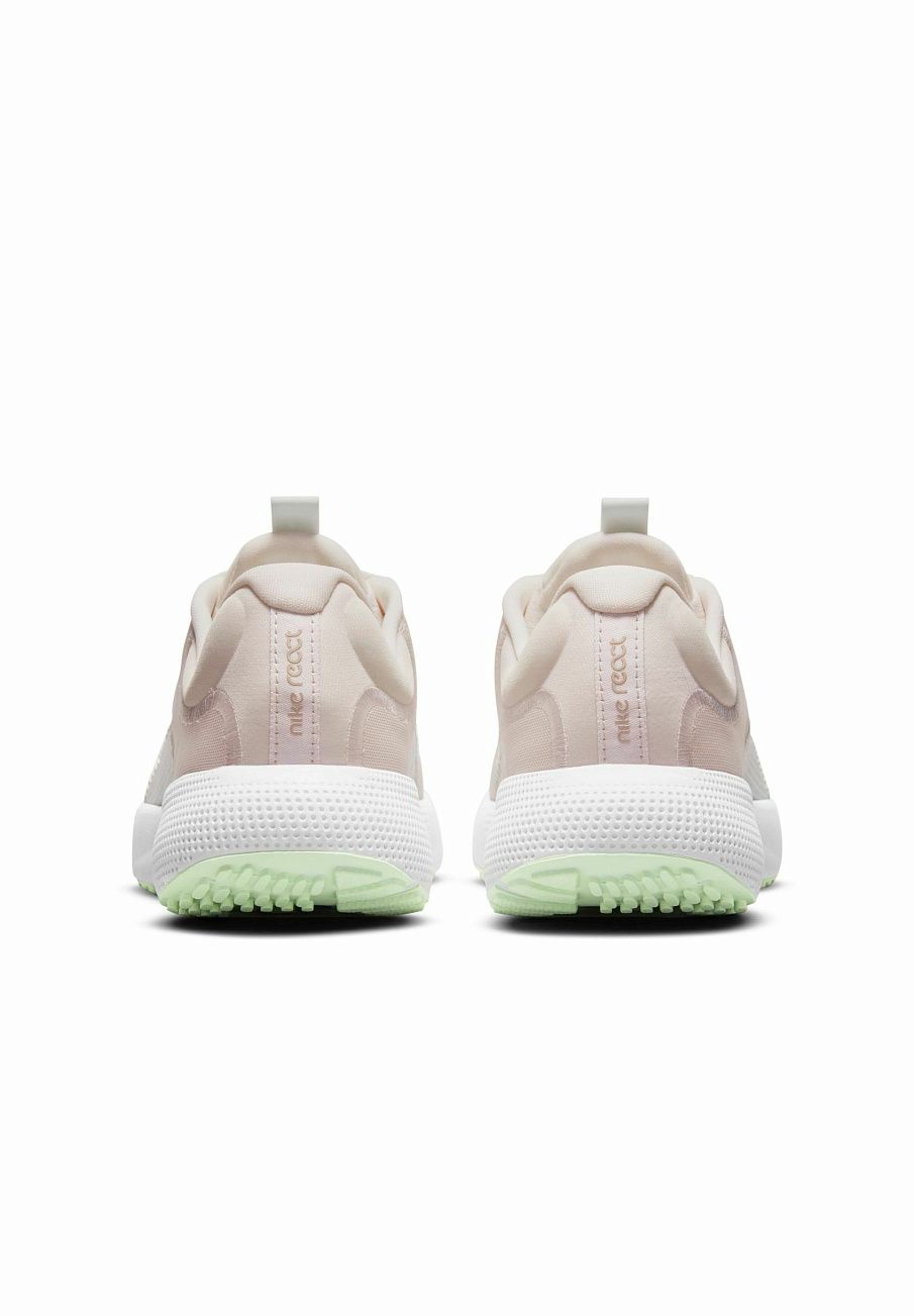 Фото № 3 с приближением к товару «‎Nike React Escape»