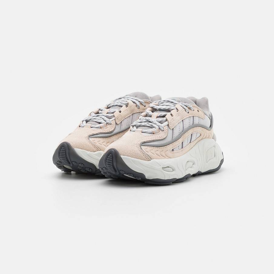 Фото № 2 с приближением к товару «‎Adidas Oznova »
