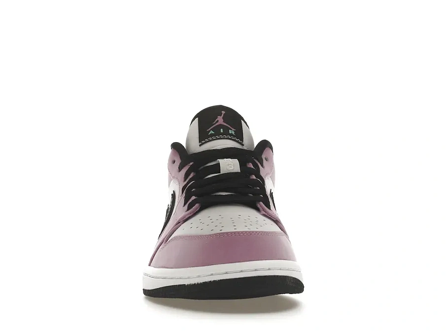 Фото № 2 с приближением к товару «‎Jordan 1 Low SE Violet Shock White Black»