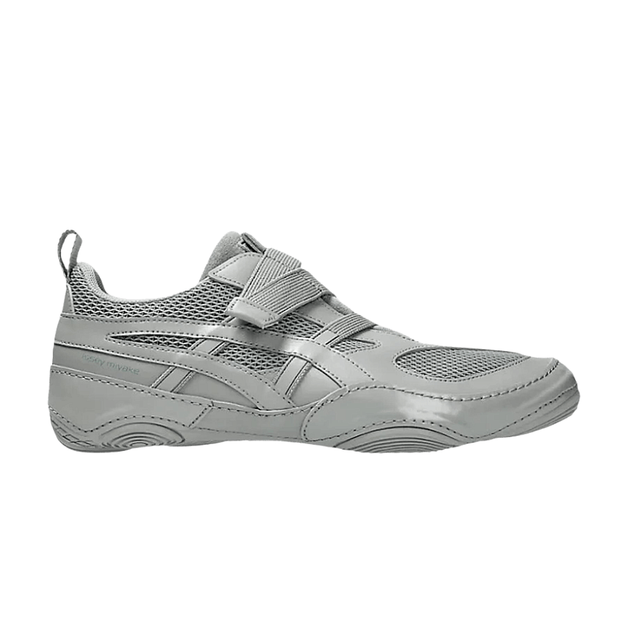 Фото № 1 с приближением к товару «‎Issey Miyake x ASICS Hyper Taping Grey (1203B189-020)»