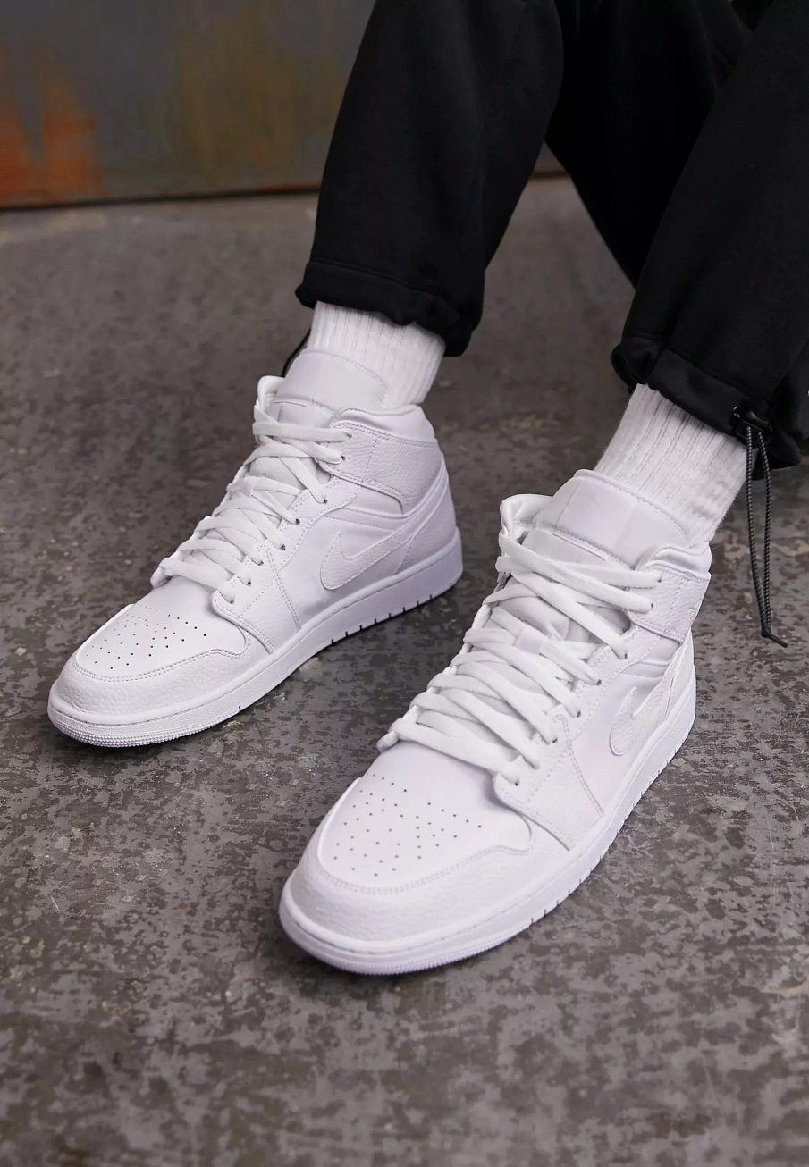 Фото № 3 с приближением к товару «‎AIR JORDAN 1 MID»