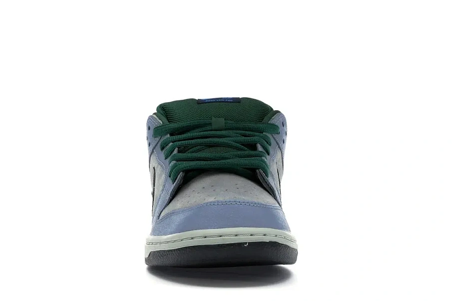 Фото № 2 с приближением к товару «‎Nike SB Dunk Low Maple Leaf Central Park»