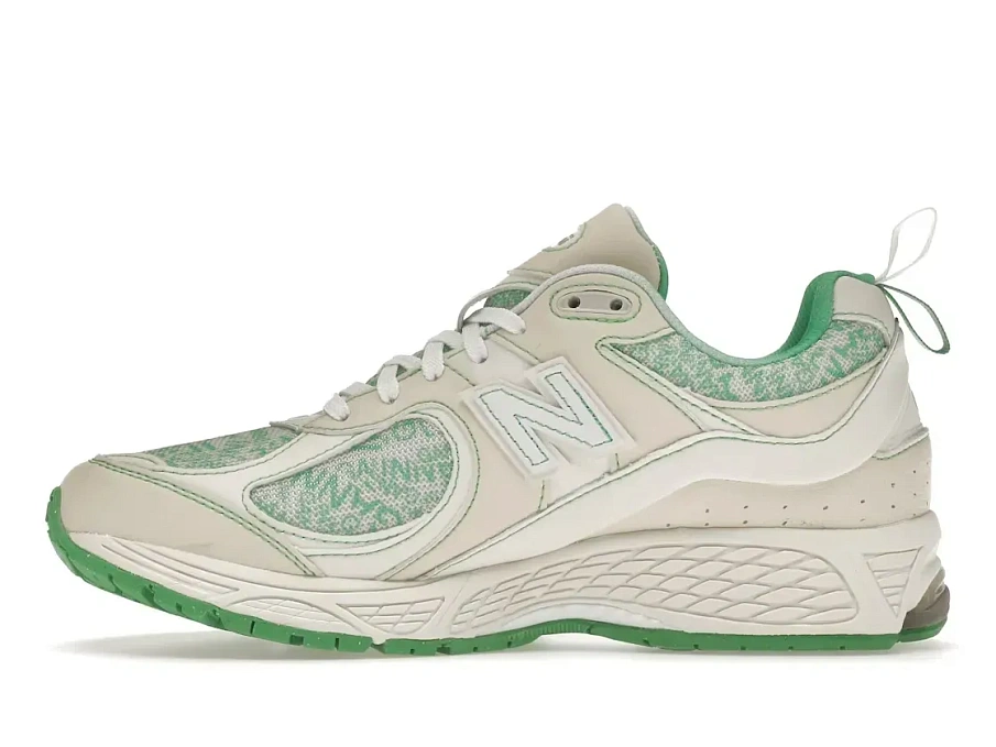Фото № 3 с приближением к товару «‎New Balance 2002R»