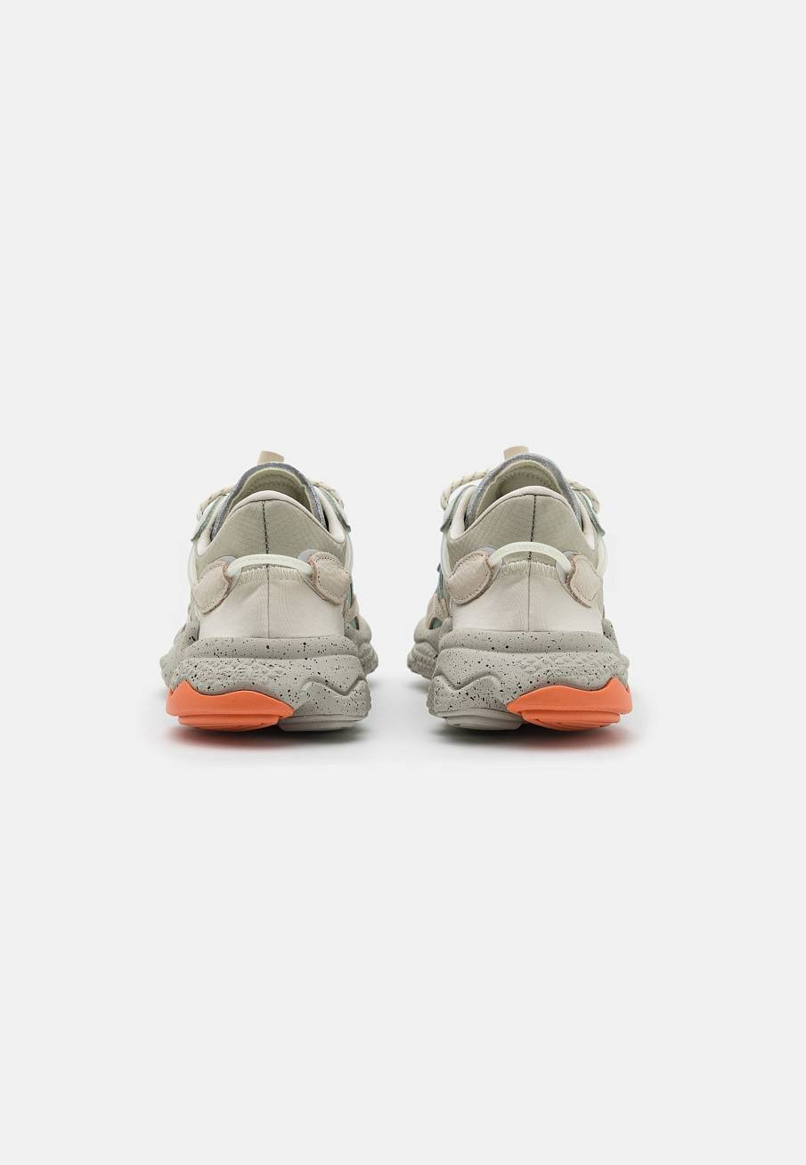 Фото № 4 с приближением к товару «‎Adidas Ozweego »