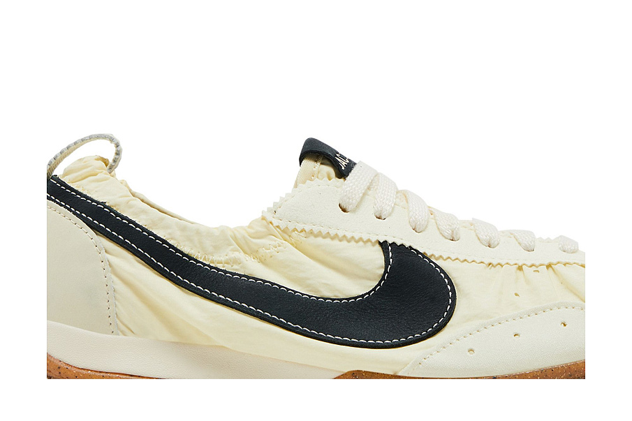 Фото № 3 с приближением к товару «‎Jacquemus x Nike Women's Moon Shoe SP Alabaster»