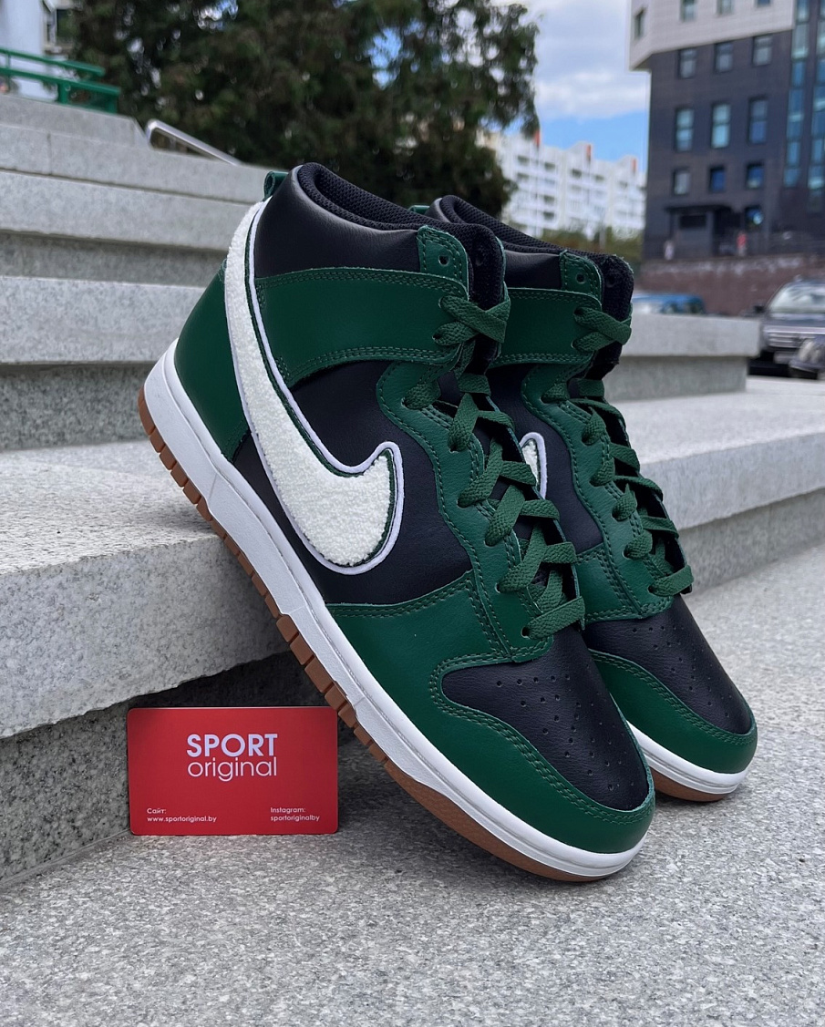 Фото № 1 с приближением к товару «‎Nike Dunk High»