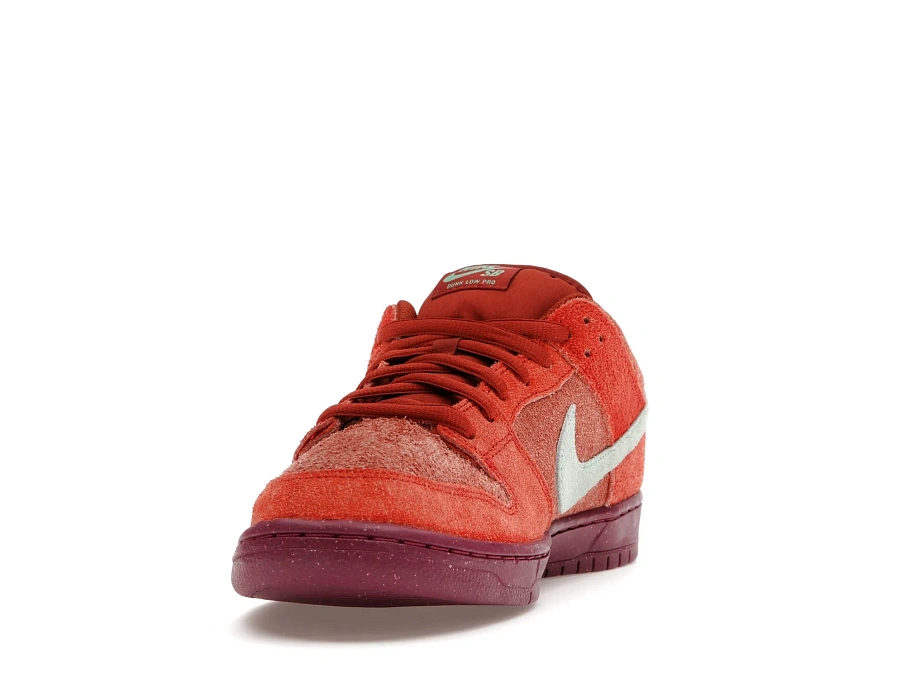 Фото № 4 с приближением к товару «‎Nike SB Dunk Low Mystic Red Rosewood»