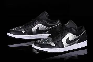 Nike Air Jordan 1 Retro SE Wmns  - 3