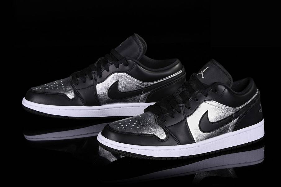 Фото № 3 с приближением к товару «‎Nike Air Jordan 1 Retro SE Wmns »