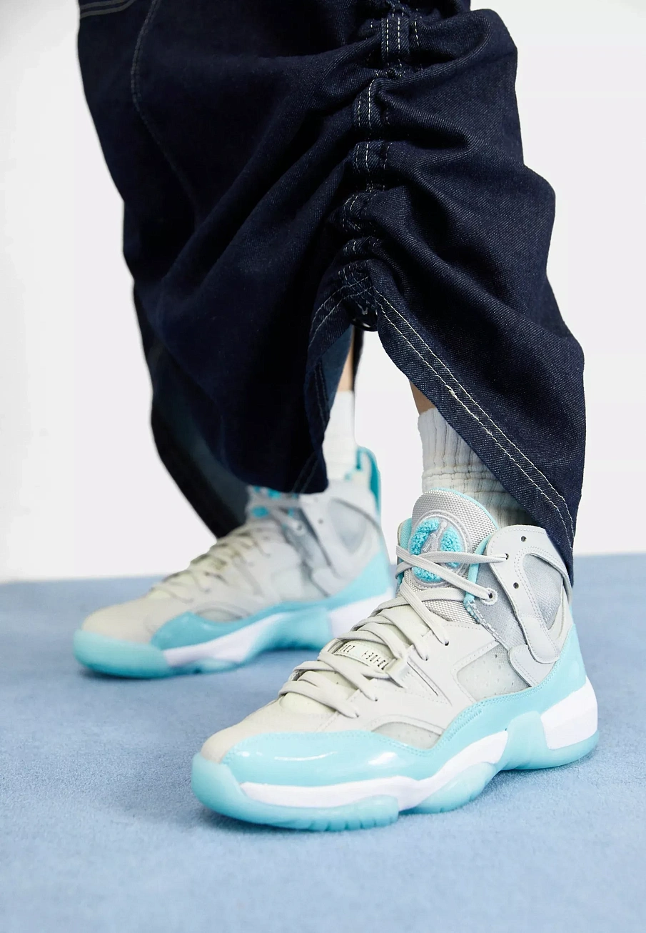 Фото № 3 с приближением к товару «‎WMNS JUMPMAN TWO TREY»