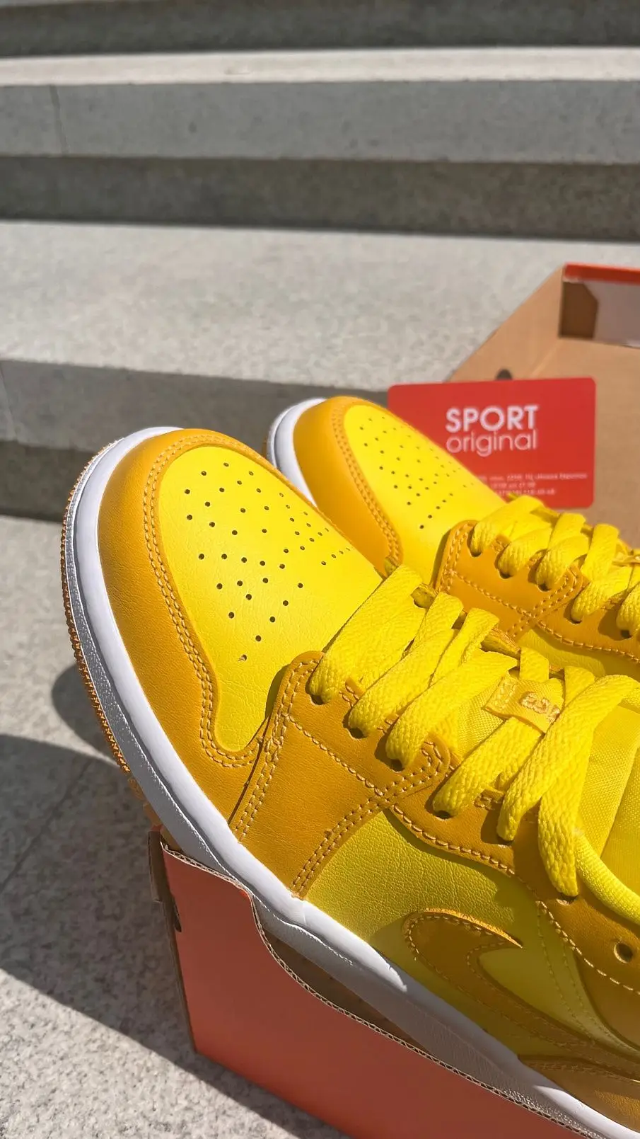 Фото № 3 с приближением к товару «‎Air Jordan 1 Low (DC0774-700)»