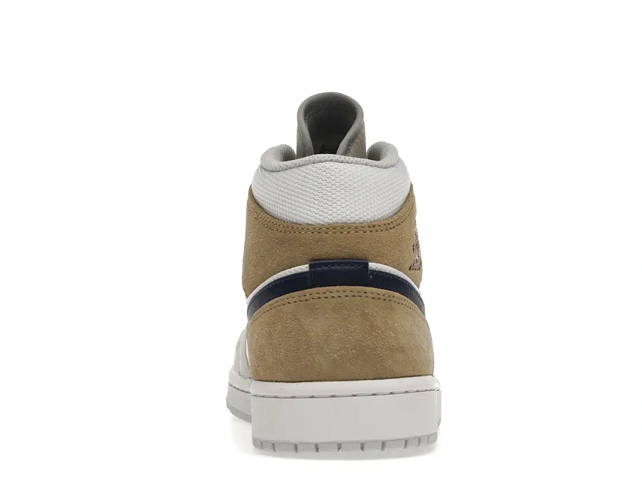 Фото № 4 с приближением к товару «‎Jordan 1 Mid Tan Suede»